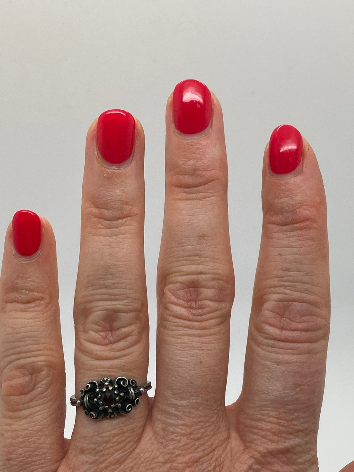 E385 Prachtige zilveren granaat ring maat 17,75, Sieraden, Tassen en Uiterlijk, Antieke sieraden, Ophalen of Verzenden, Zilver