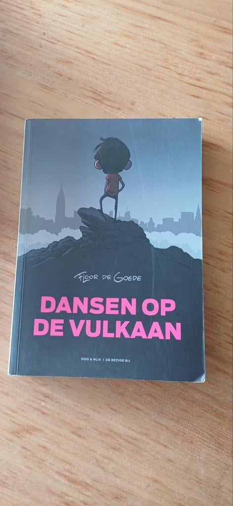 Floor de Goede - Dansen op de vulkaan, Gelezen, Eén stripboek, Floor de Goede, Ophalen of Verzenden