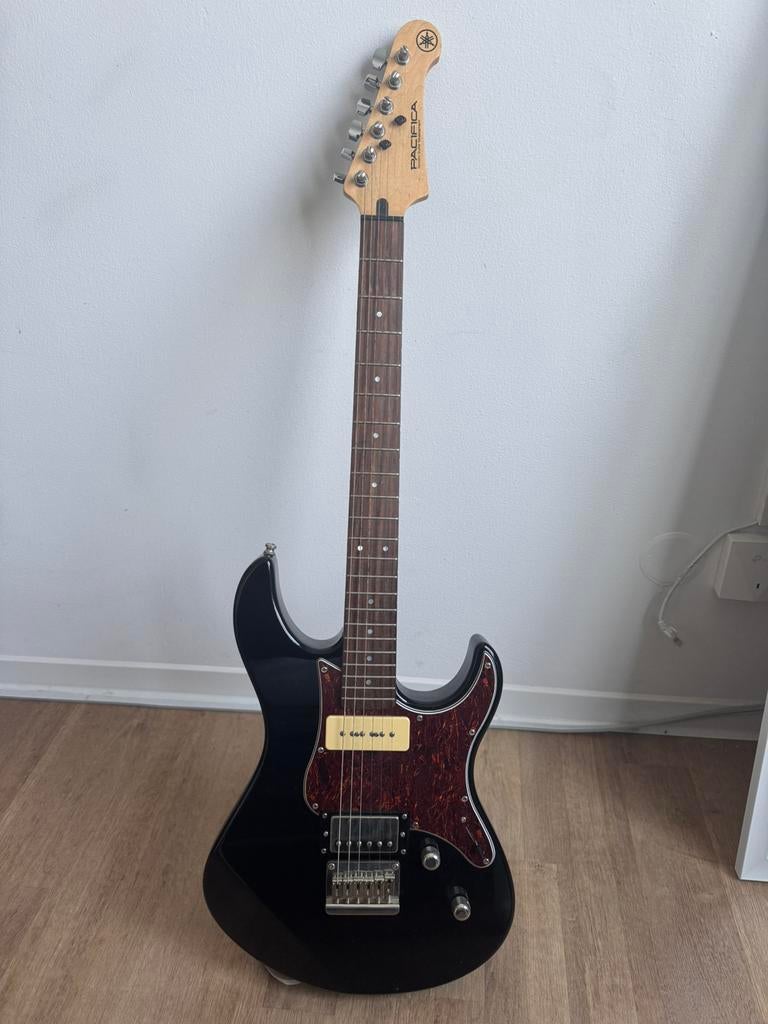 Yamaha Pacifica 311H with Tronical Tune PLUS Auto Tuner, Ophalen, Zo goed als nieuw, Overige typen
