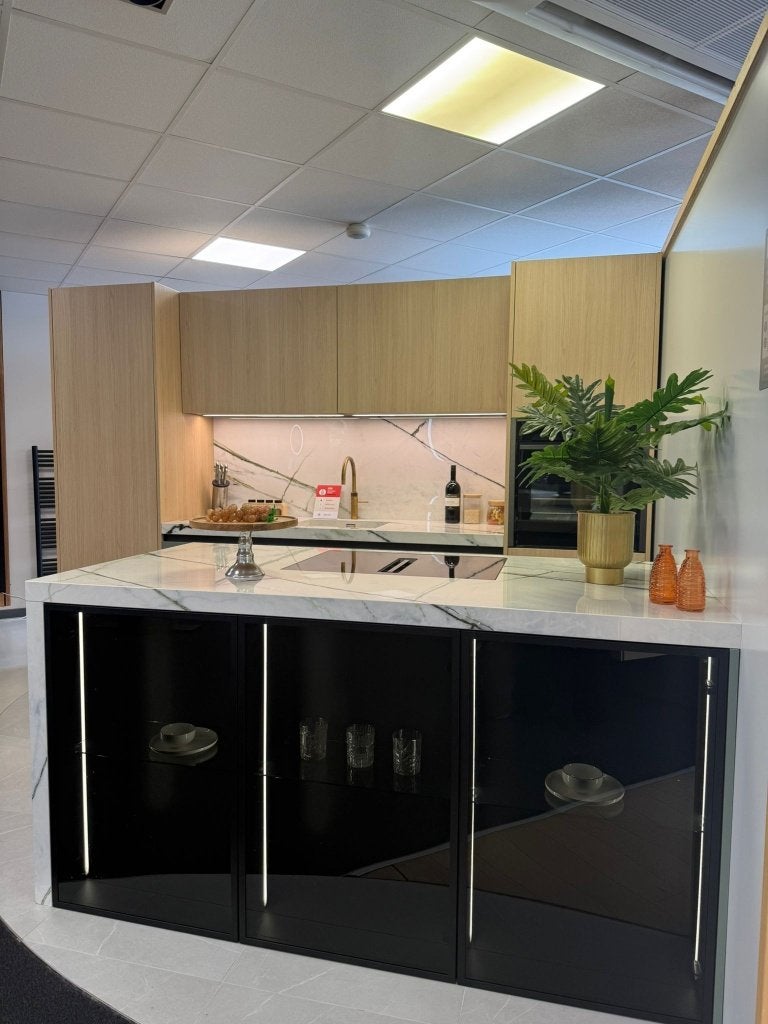 Luxe showroom keuken met kookeiland, Ophalen, Zwart, Overige typen, Nieuw