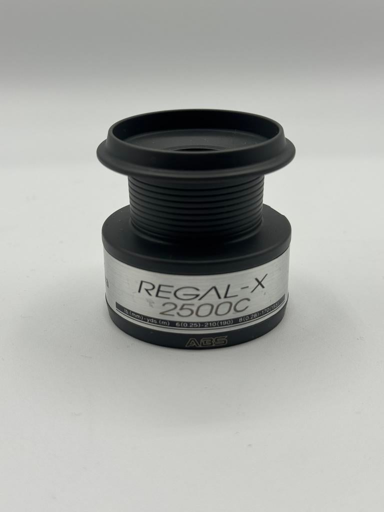Daiwa Regal X 2500C spoel spool vismolen reserve, Watersport en Boten, Hengelsport | Karpervissen, Zo goed als nieuw, Molen, Ophalen of Verzenden
