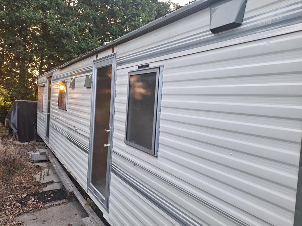 Stacaravan Lang 8.80 mtr.
Breed 3.15 mtr.
Hoog  2.25 mtr. Al, Ophalen of Verzenden