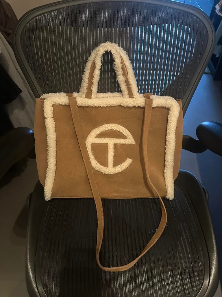 Uggs x telfar tas, Ophalen of Verzenden, Zo goed als nieuw, Schoudertasje
