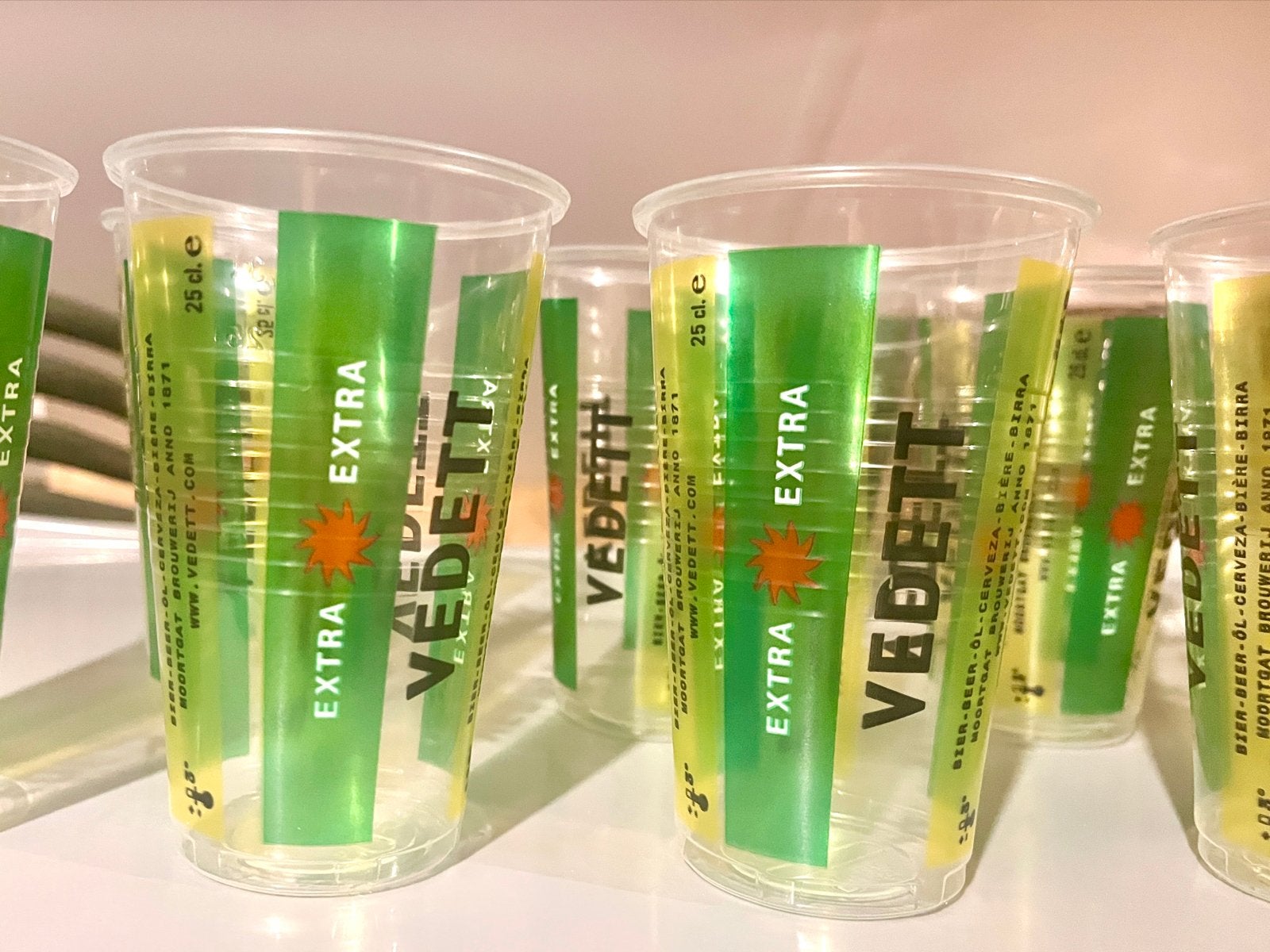 GEZOCHT: Vedett Extra Plastic Bekers 25 cl, Ophalen of Verzenden, Nieuw, Glas of Glazen, Overige merken