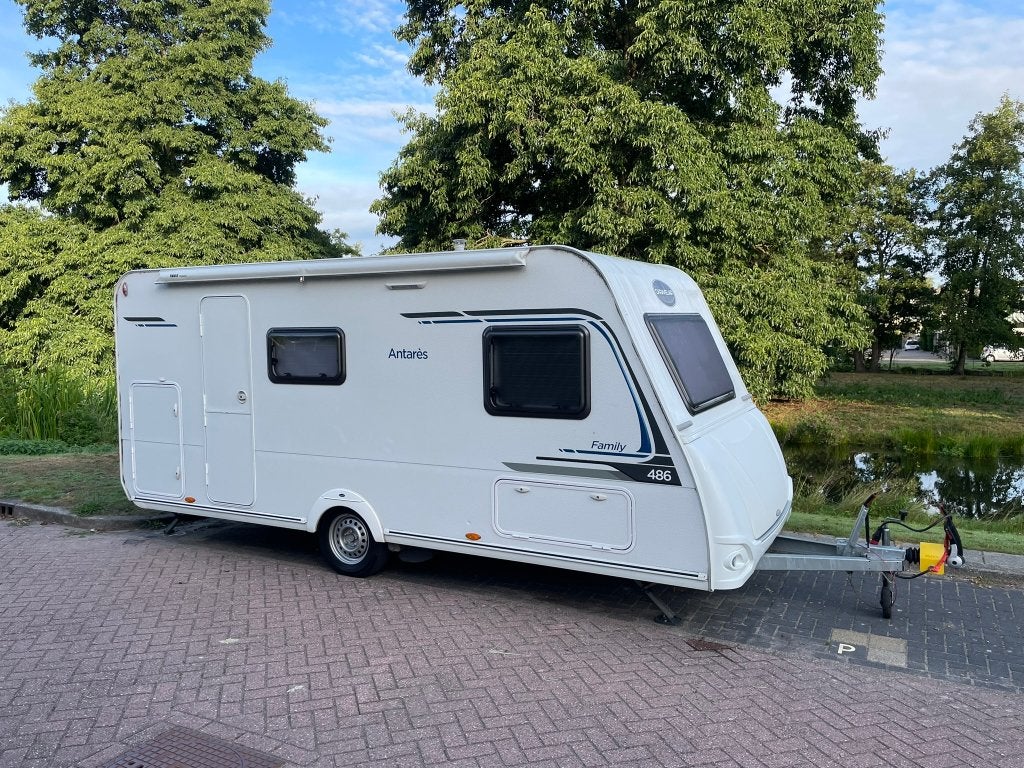 Caravelair Antares Family 486 met stapelbed, airco en mover, Caravans en Kamperen, Caravans, Dwarsbed, Luifel, Particulier, 6 tot 7 meter