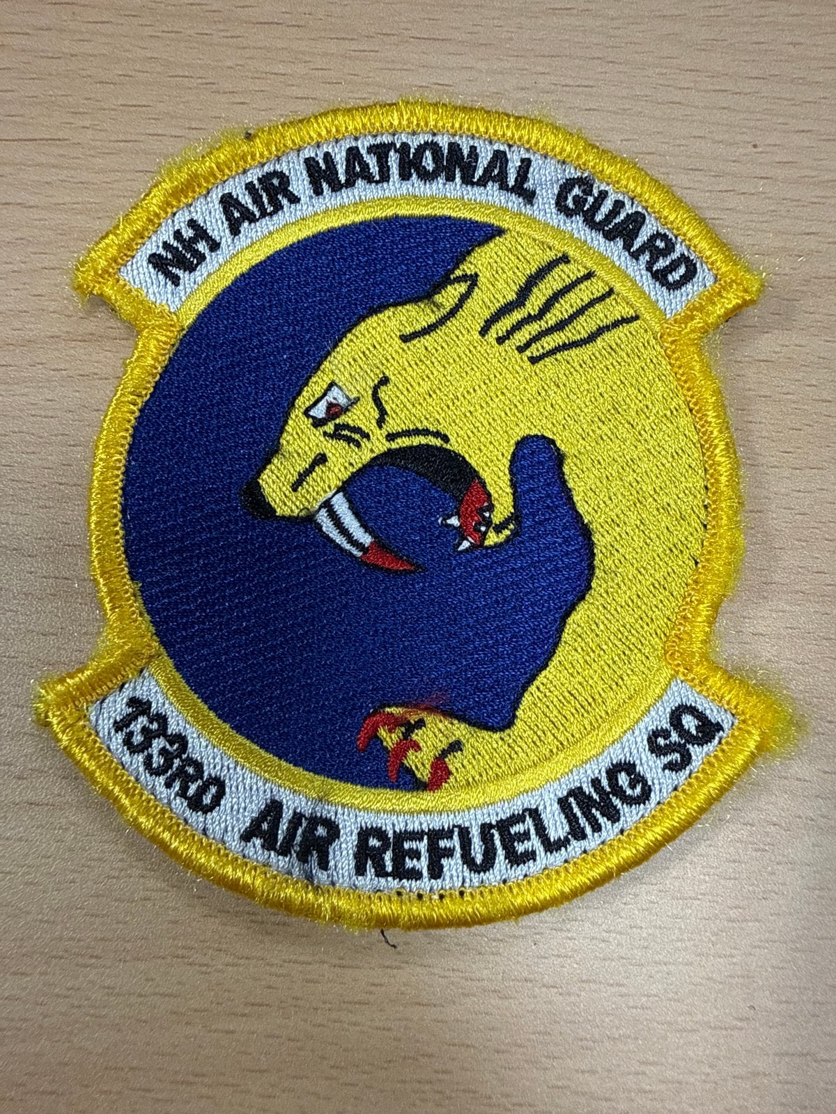 NH Air National Guard 133rd Air Refueling SQ Embleem, Verzamelen, Ophalen of Verzenden, Luchtmacht, Amerika, Embleem of Badge