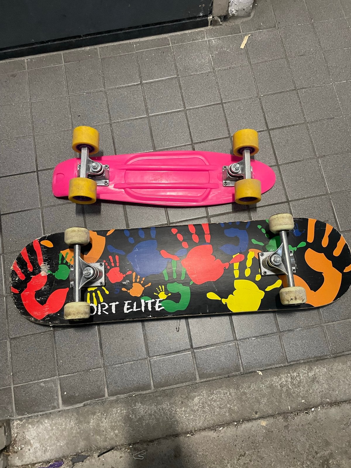 Skateboards: Roze Pennyboard & Zwart Handafdruk Skateboard, Ophalen, Gebruikt, Skateboard