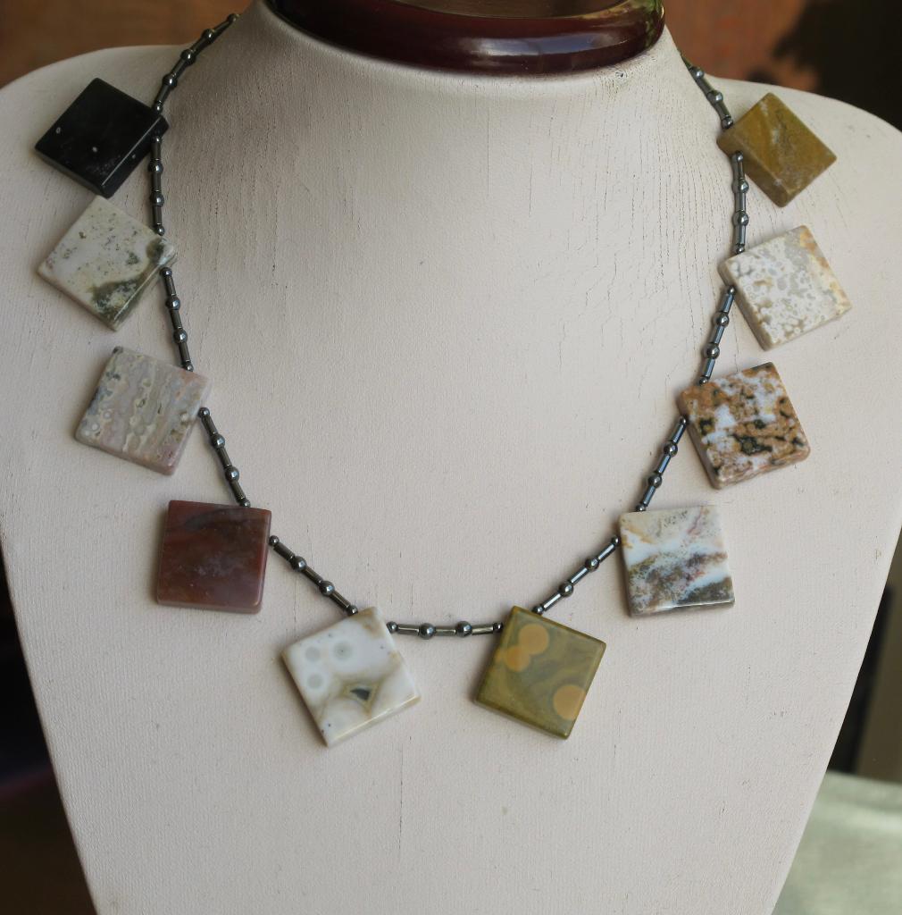 Prachtige ketting met Oceaan Jaspis vierkante briolettes, Verzenden, Nieuw, Steen of Mineraal, Verstelbaar