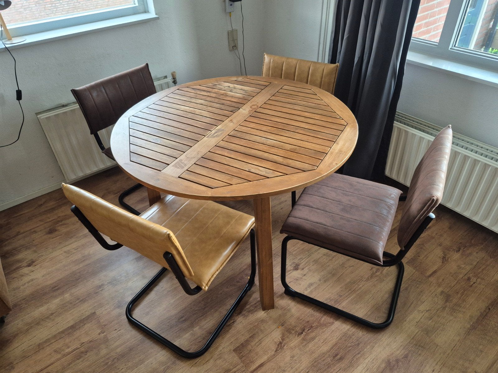 Eet- of tuintafel met 4 stoelen, Ophalen, Gebruikt, Overige houtsoorten, Modern, Industrieel