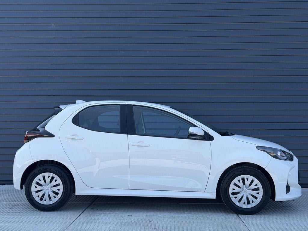 Toyota Yaris 1.5 Hybrid 115 Active CAMERA (bj 2022), Gebruikt, Bedrijf, 26 km/l, Hybride Elektrisch/Benzine