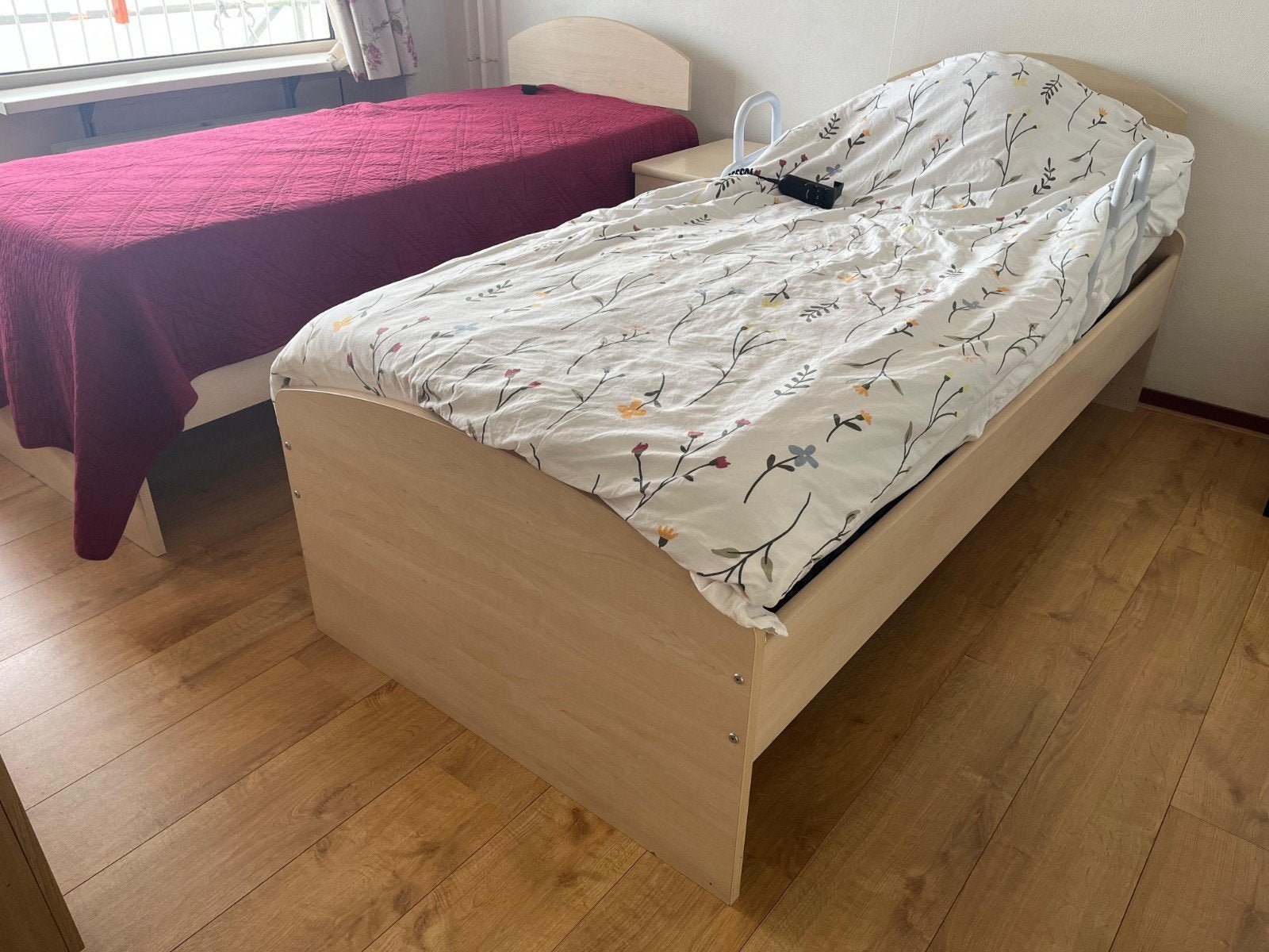 Twee bedden (elektrisch verstelbaar), Huis en Inrichting, Ophalen, Gebruikt, Eenpersoons