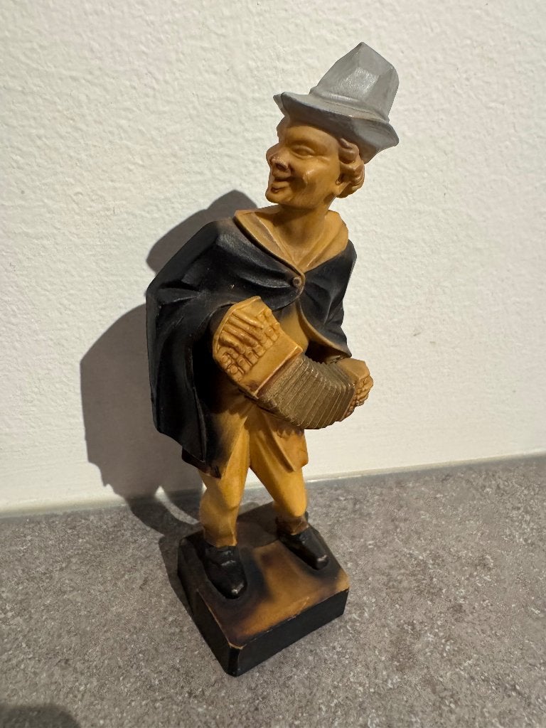 Accordeon Beeldje van Hoogwaardig Resin Waldbornn style, Ophalen of Verzenden, Zo goed als nieuw, Mens