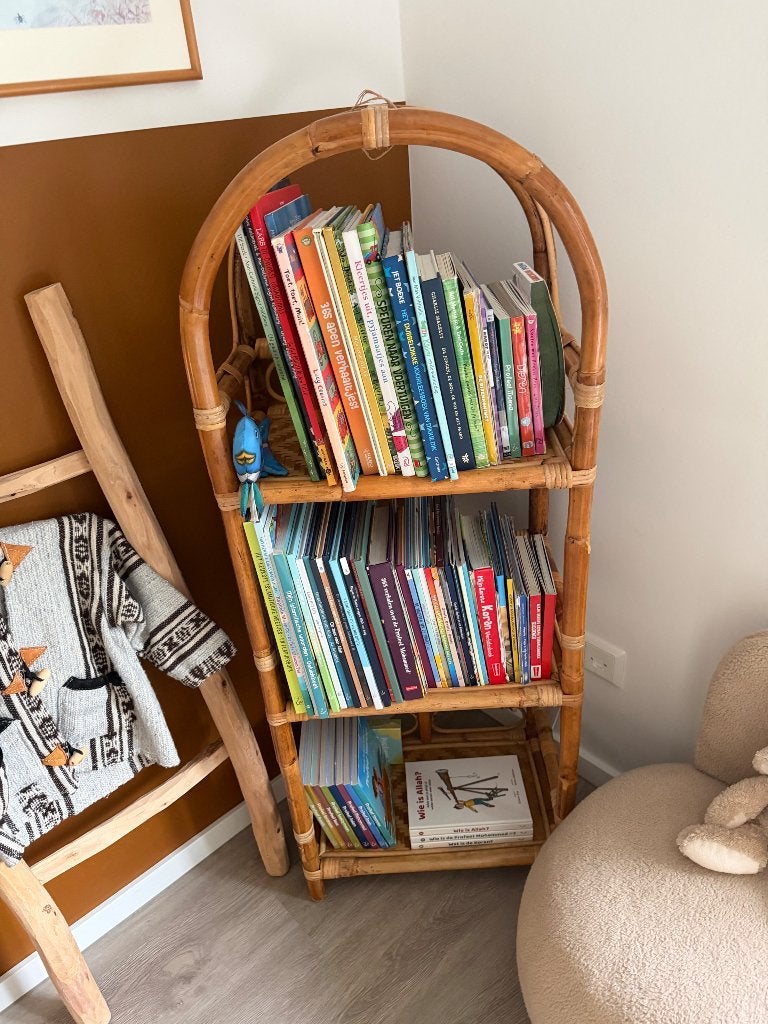 Kinderboekenkast rotan, Kinderen en Baby's, Kinderkamer | Commodes en Kasten, Ophalen, Zo goed als nieuw, Minder dan 50 cm, 90 tot 105 cm