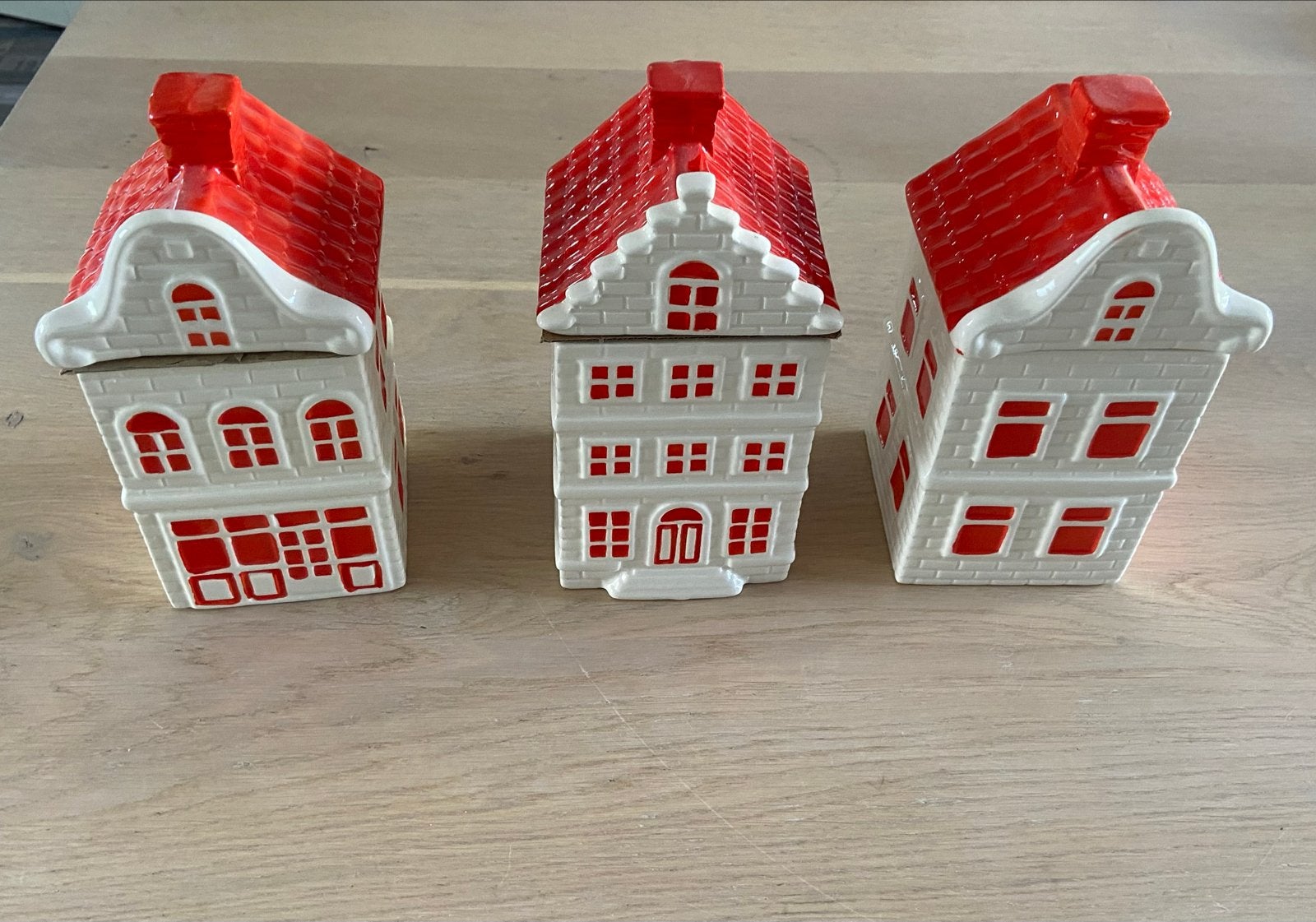 Drie koekjes/snoeptrommels van de postcode loterij., Ophalen