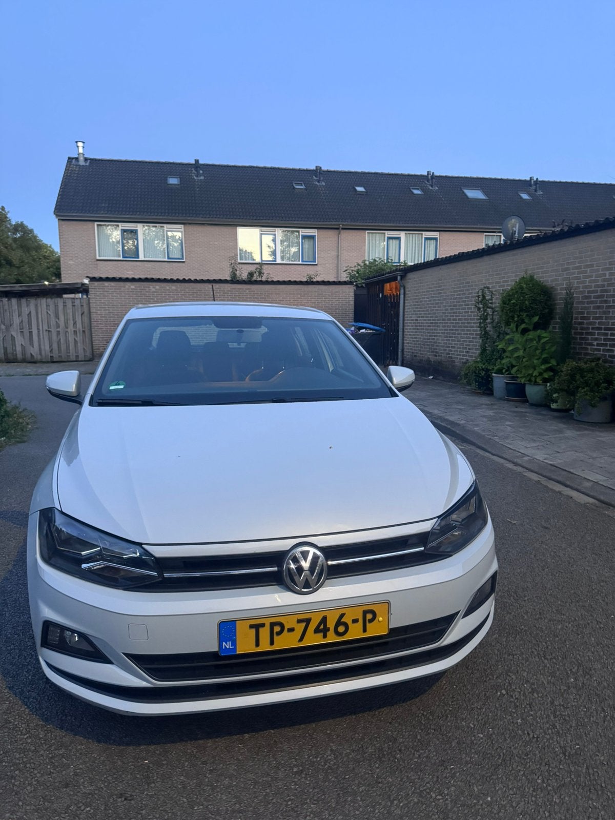 VW Polo 1.0 TSI Comfortline | White Silver | 95PK, Voorwielaandrijving, 40 €/maand, Zwart, Origineel Nederlands