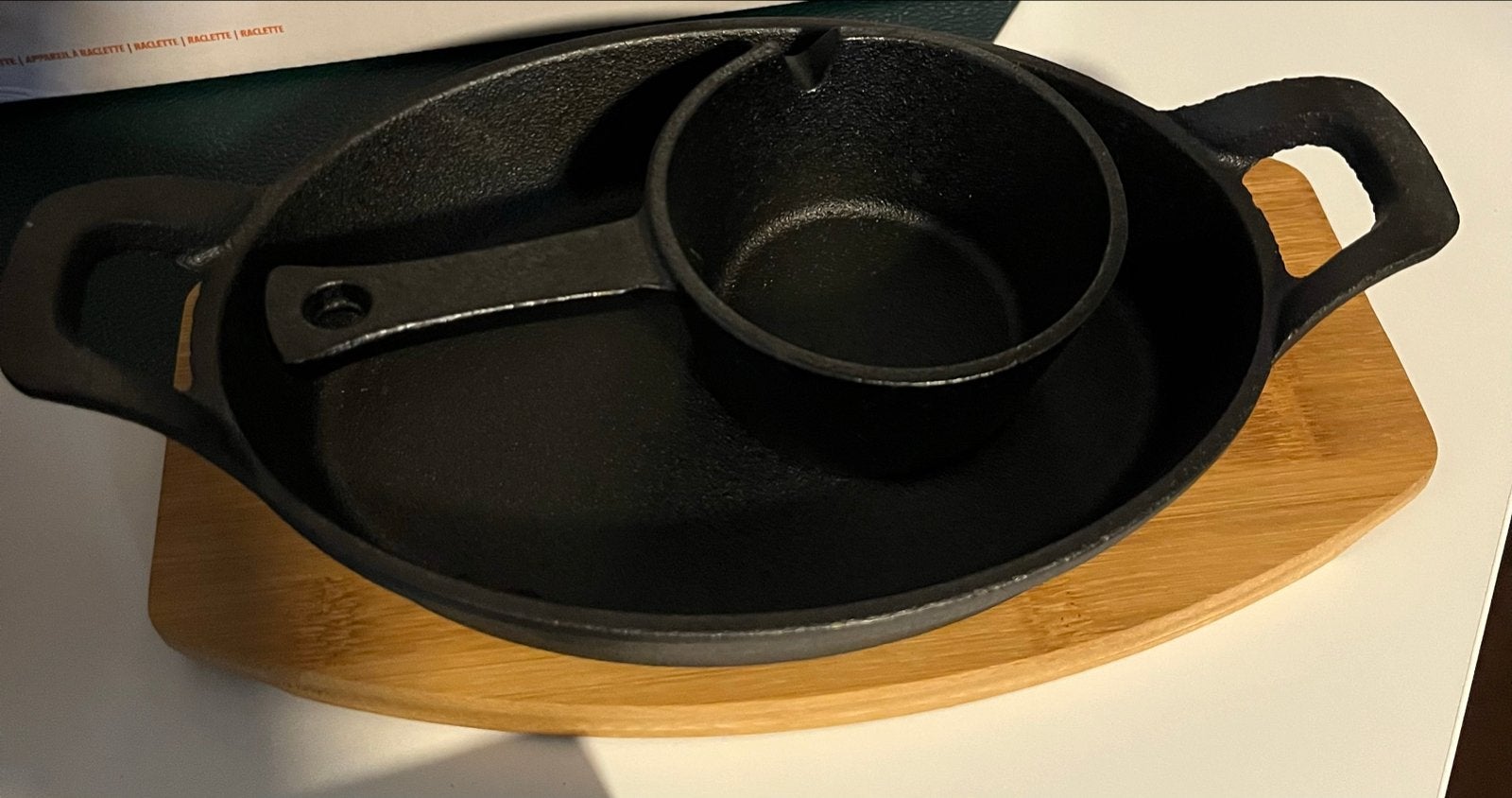 Gietijzeren fonduepan met serveerschaal, Gebruikt, Gietijzer, Overige typen, Met handvatten