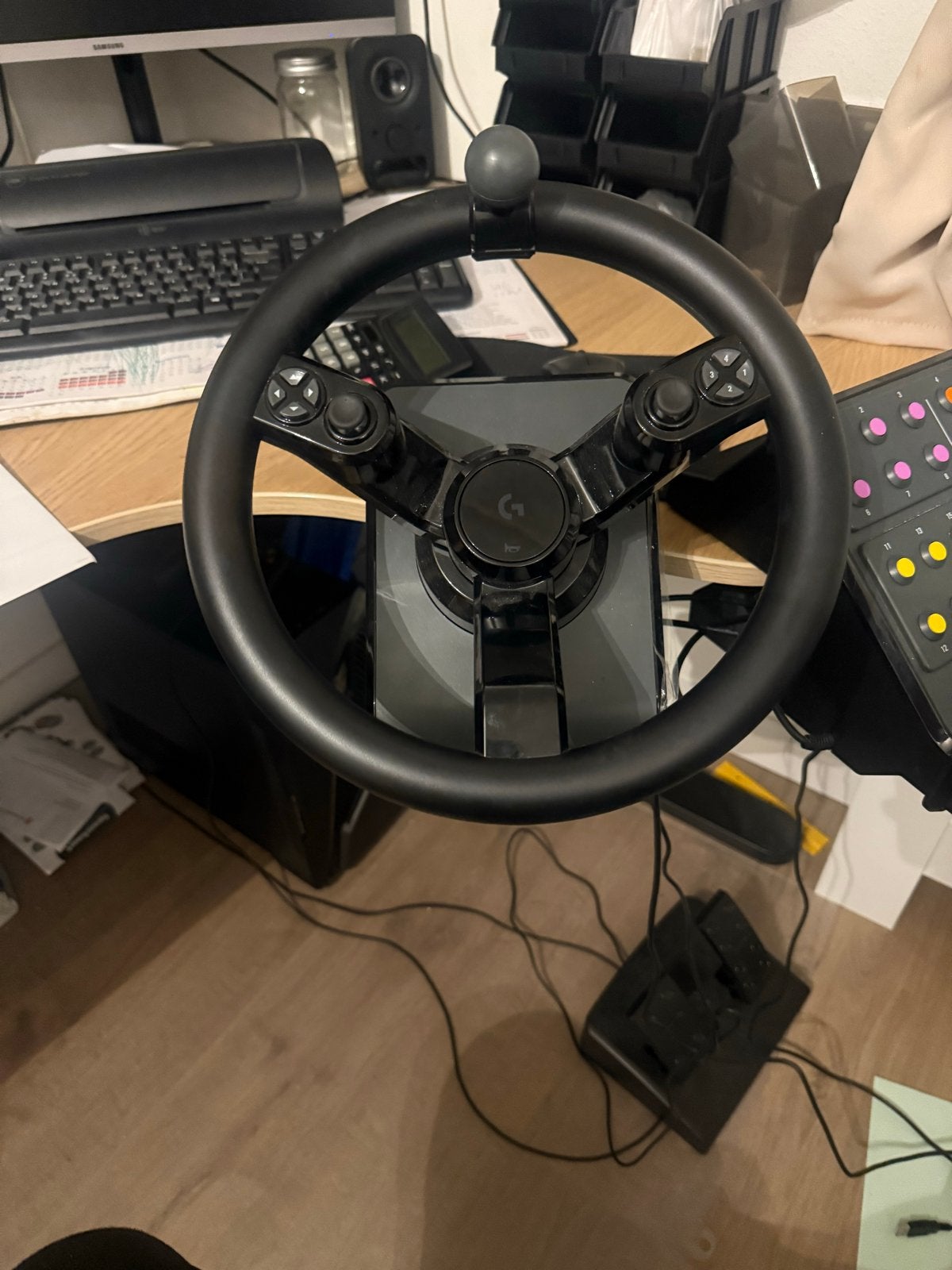 Logitech farming stuur met pedalen en shifter, Spelcomputers en Games, Racestuur, Gebruikt, Force feedback, Logitech