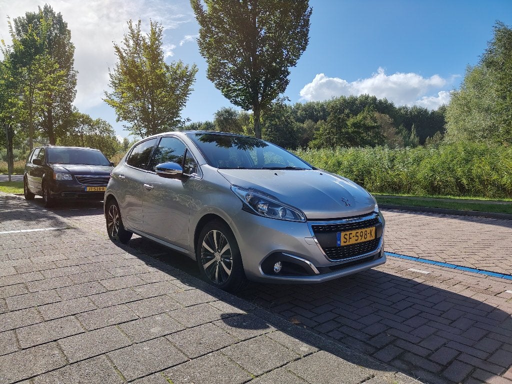 Peugeot 208 Allure Automaat | 100% Dealeronderhouden | Pano, Dealer onderhouden, Stof, 1199 cc, Origineel Nederlands