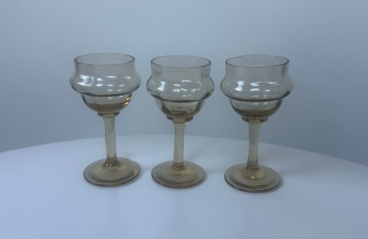 Drie vintage amberkleurige borrelglaasjes Luminarc tulpvorm, Ophalen of Verzenden, Gebruikt, Overige typen