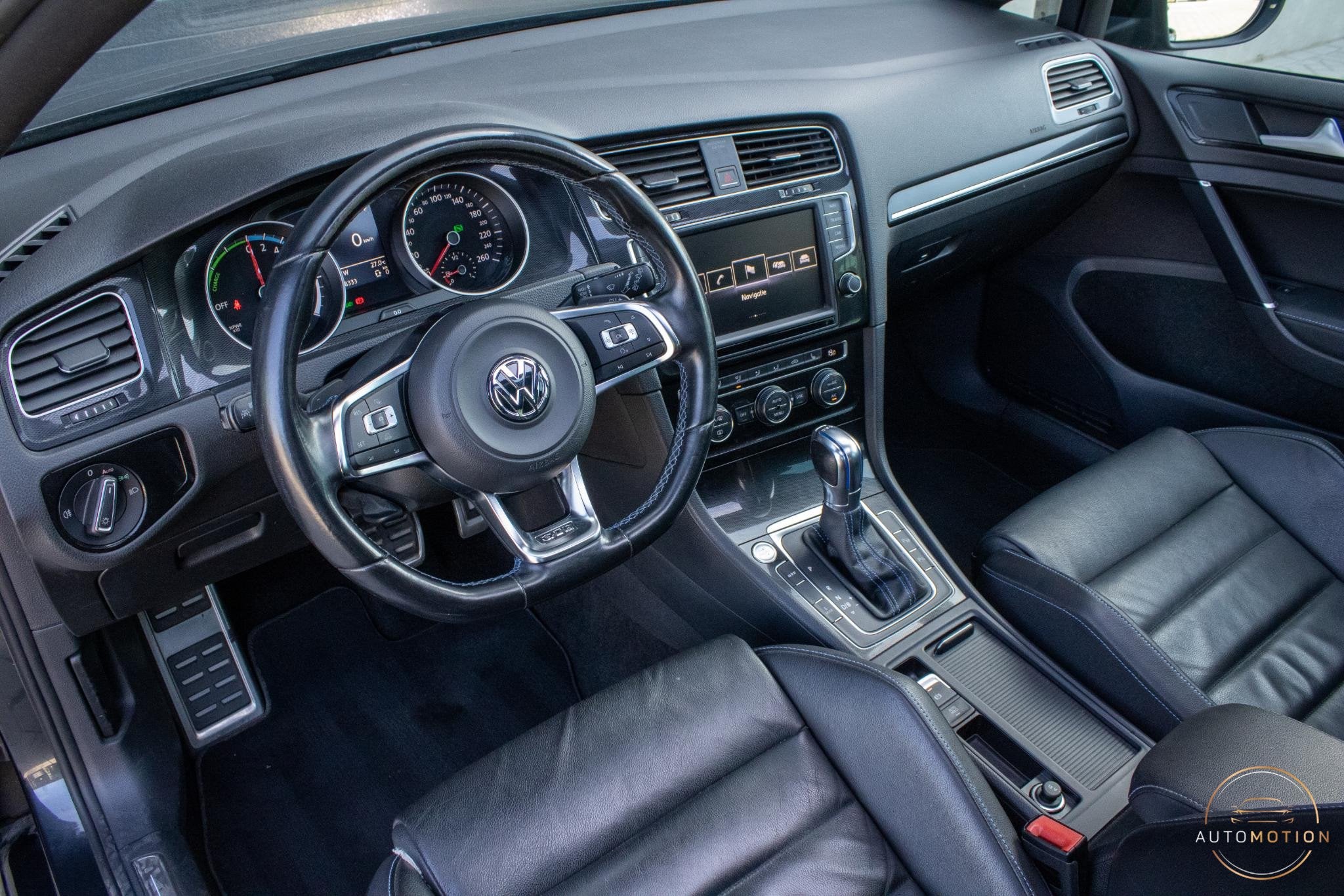 Volkswagen Golf 1.4 TSI GTE PANO CAMERA LEDER STOELVERWARMIN, Gebruikt, 4 cilinders, Met garantie (alle), 1499 kg