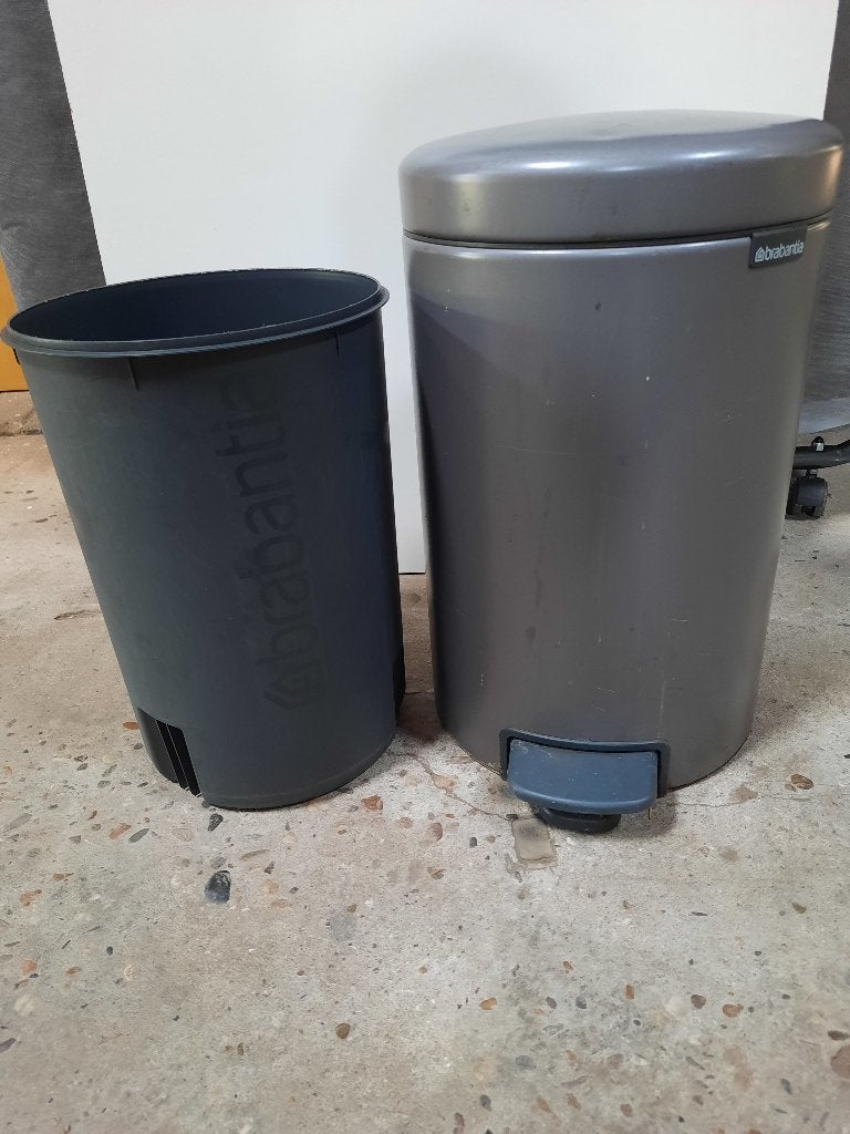 Brabantia pedaalemmer 10-12ltr, Ophalen, Gebruikt, Met pedaal, Metaal