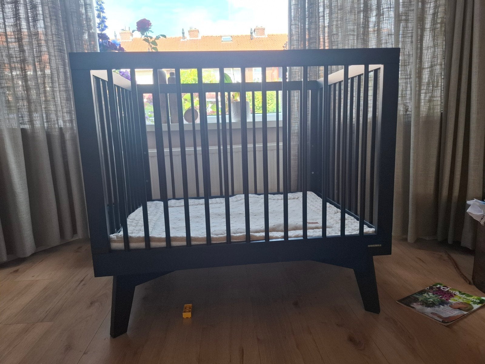 Kidsmill Sixties Box - Zwart - met Boxkleed, Kinderen en Baby's, Boxen, Ophalen, Gebruikt, Rechthoekig, In hoogte verstelbaar