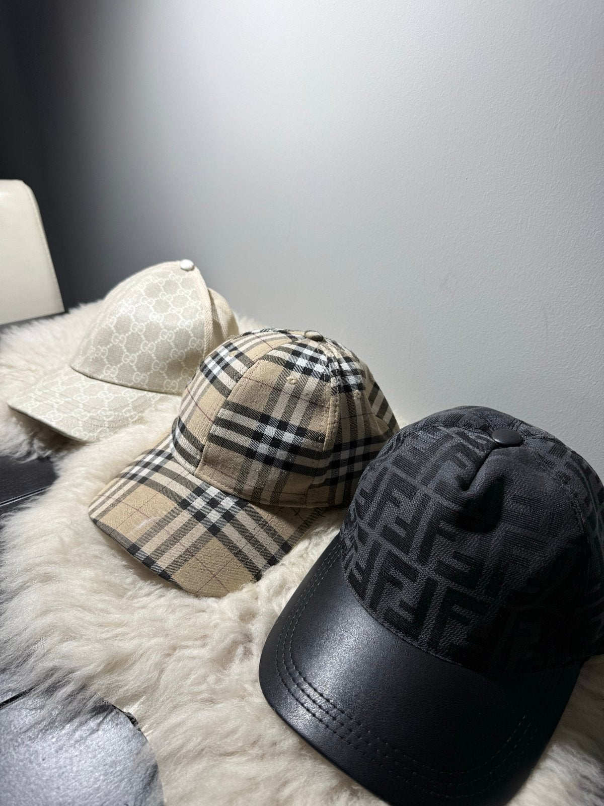 Luxe Designer Petten: Gucci, Burberry, Fendi, Ophalen of Verzenden, Zo goed als nieuw, One size fits all, Pet