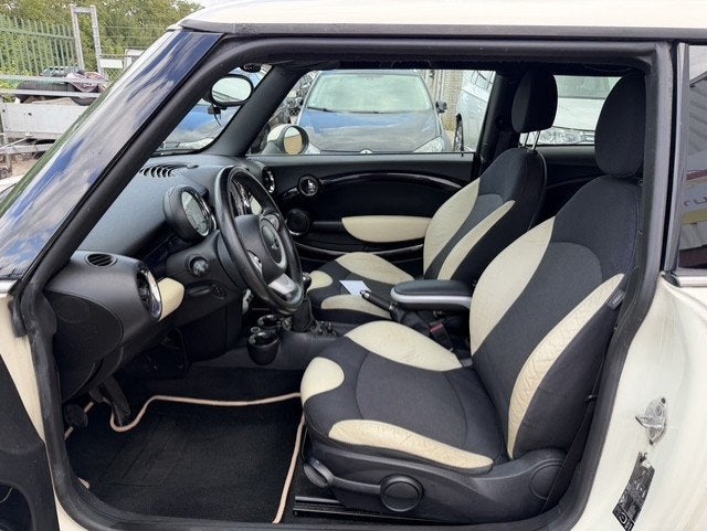 Mini 3-Deurs 1.6 Cooper AIRCO APK T/M 19-9-2027, Auto's, Mini, Voorwielaandrijving, Gebruikt, 4 cilinders, 4 stoelen