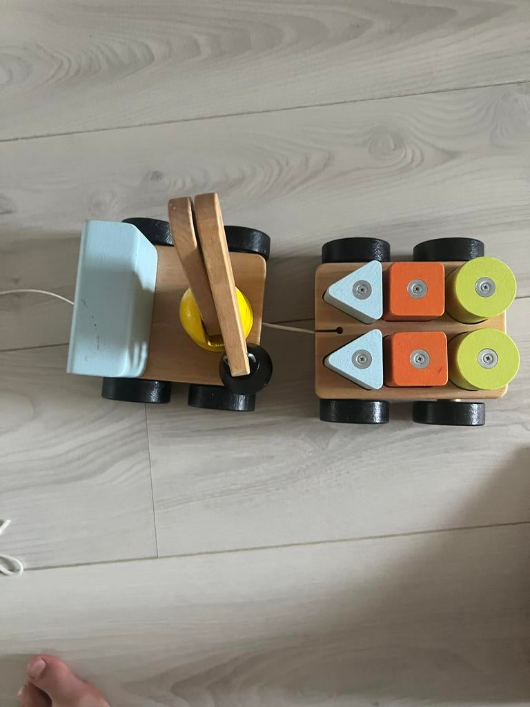 Houten speelgoed kraanwagen met blokken, Ophalen, Zo goed als nieuw