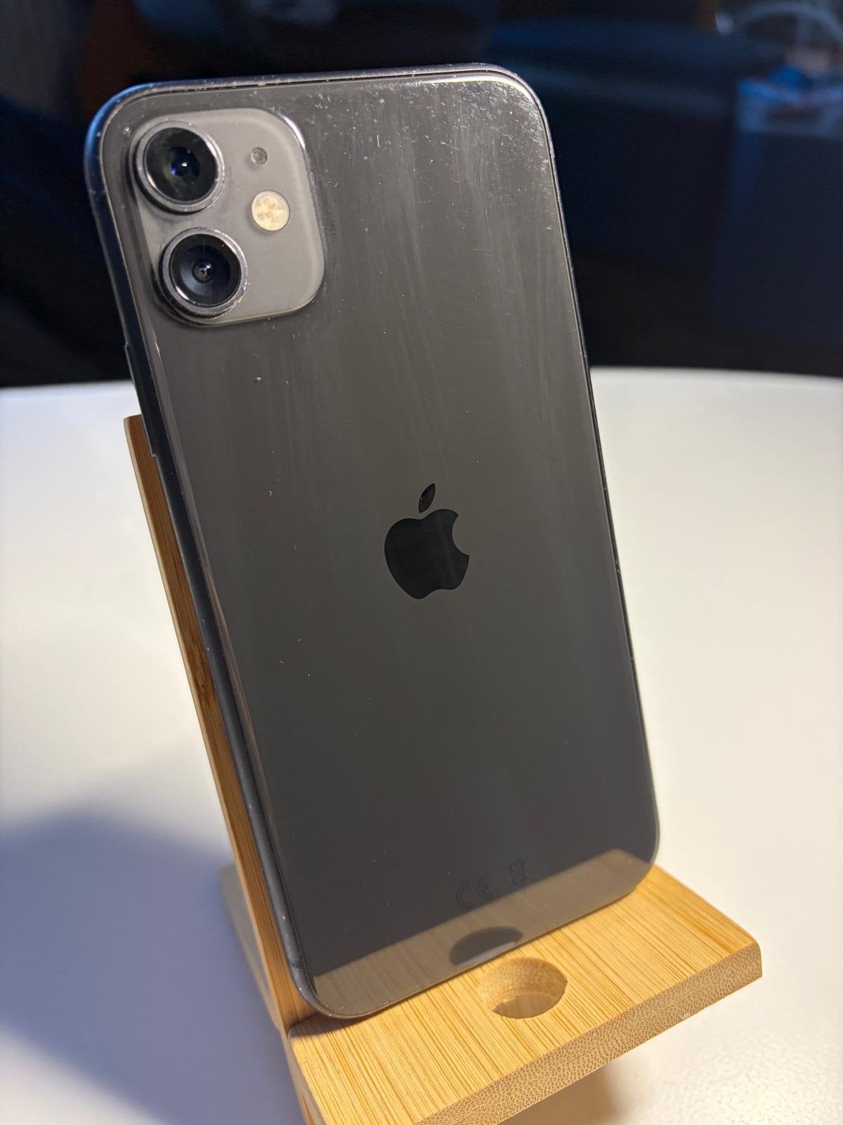 iPhone 11 64GB, Zwart, 77 %, Zo goed als nieuw, 64 GB