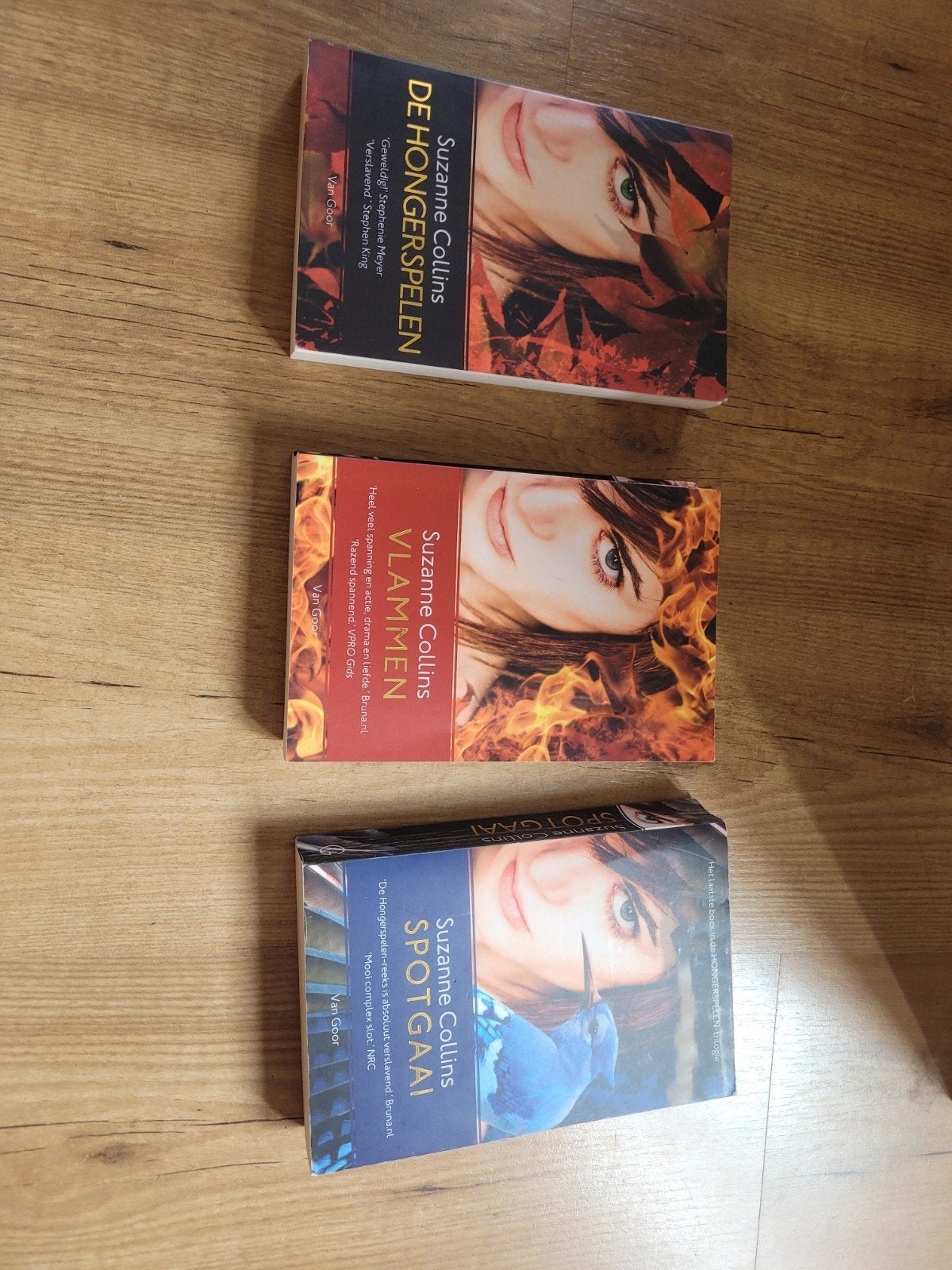 Suzanne Collins - hongerspelen serie, Boeken, Thrillers, Zo goed als nieuw, Ophalen of Verzenden