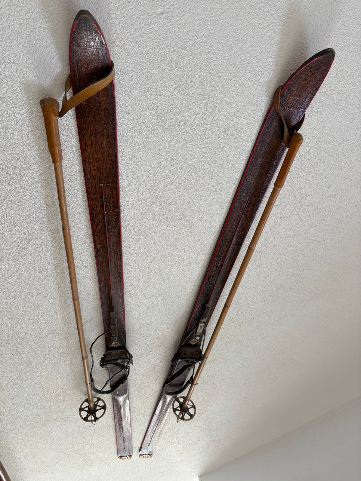 Vintage houten ski's met stokken - Decoratie, Sport en Fitness, Skiën en Langlaufen, Skiën, Ski's, Ophalen, Overige merken