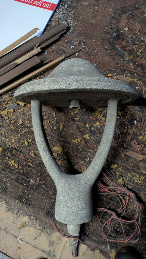 Zeer oude lantaarn licht paal buiten lamp met paal vintage, Ophalen, Netvoeding, 50 tot 250 watt, Staande lamp