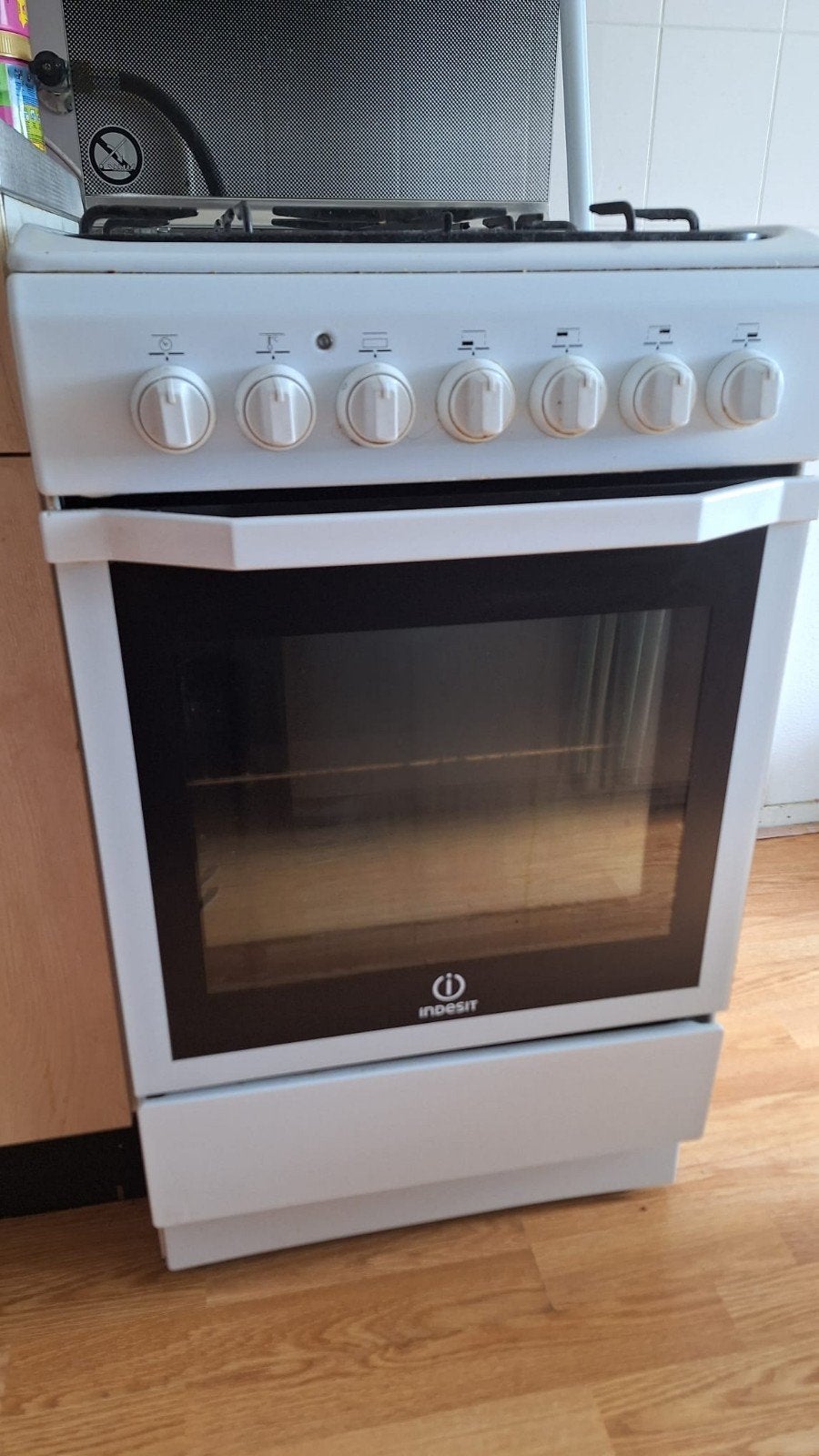 Indesit Vrijstaand Gasfornuis met Oven, Witgoed en Apparatuur, Ophalen, Gebruikt, 4 kookzones, Gas