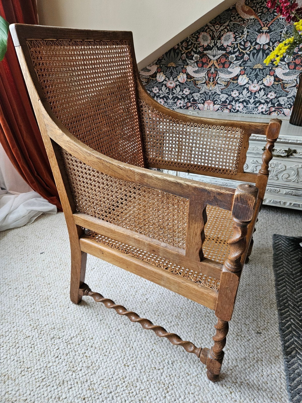 Antieke houten Bergère stoel, Antiek en Kunst, Antiek | Meubels | Stoelen en Banken, Ophalen