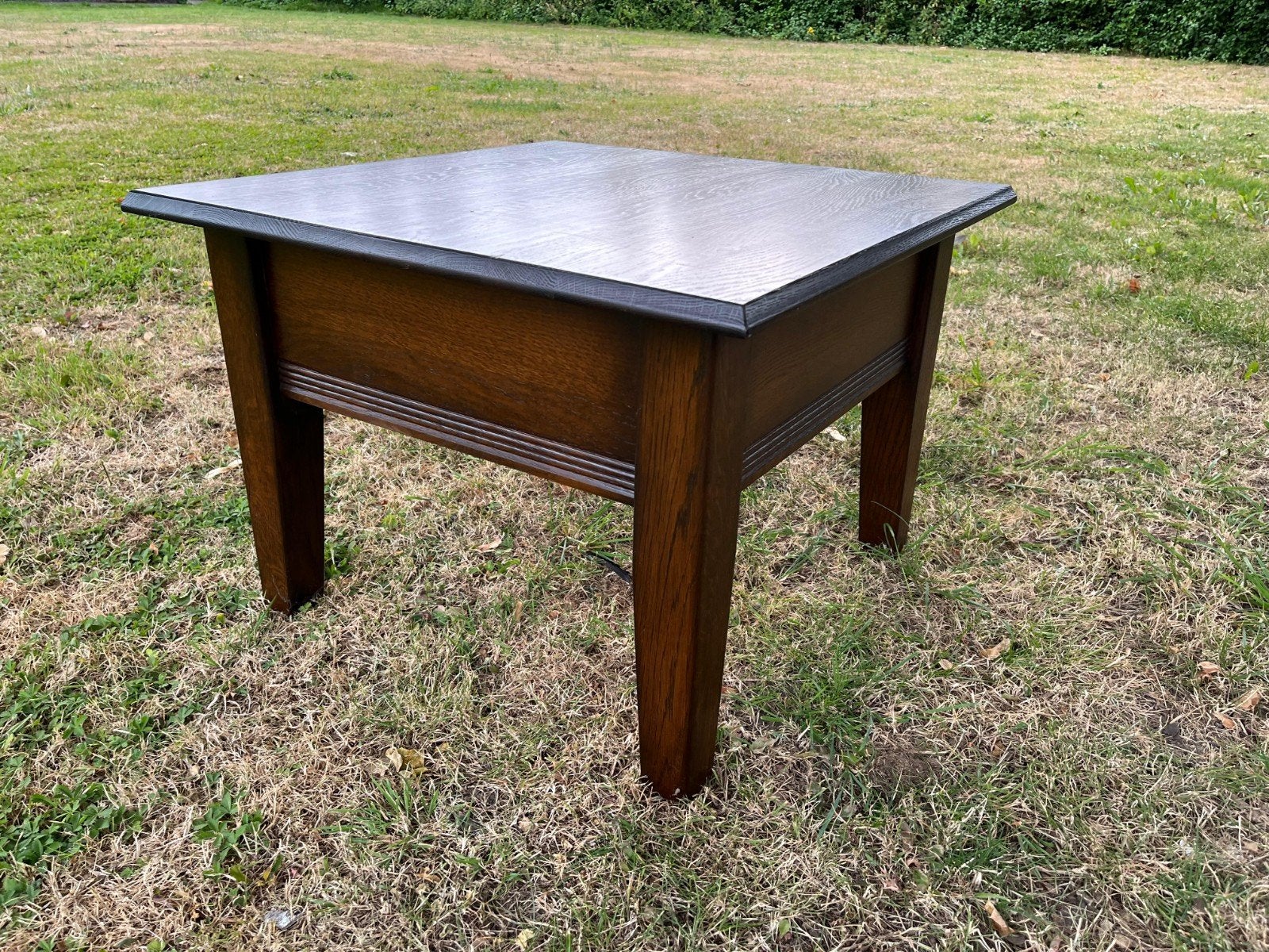 Robuuste houten salontafel met lades, Antiek en Kunst, Ophalen
