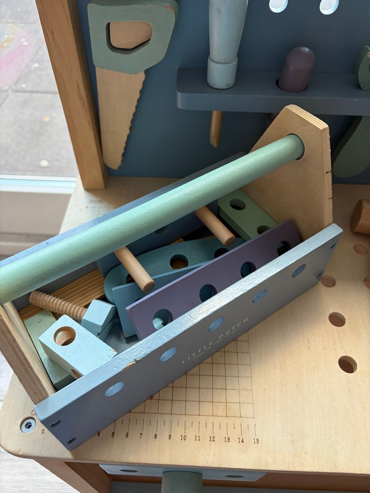 Foto 5 van Little Dutch Houten Werkbank met Gereedschap