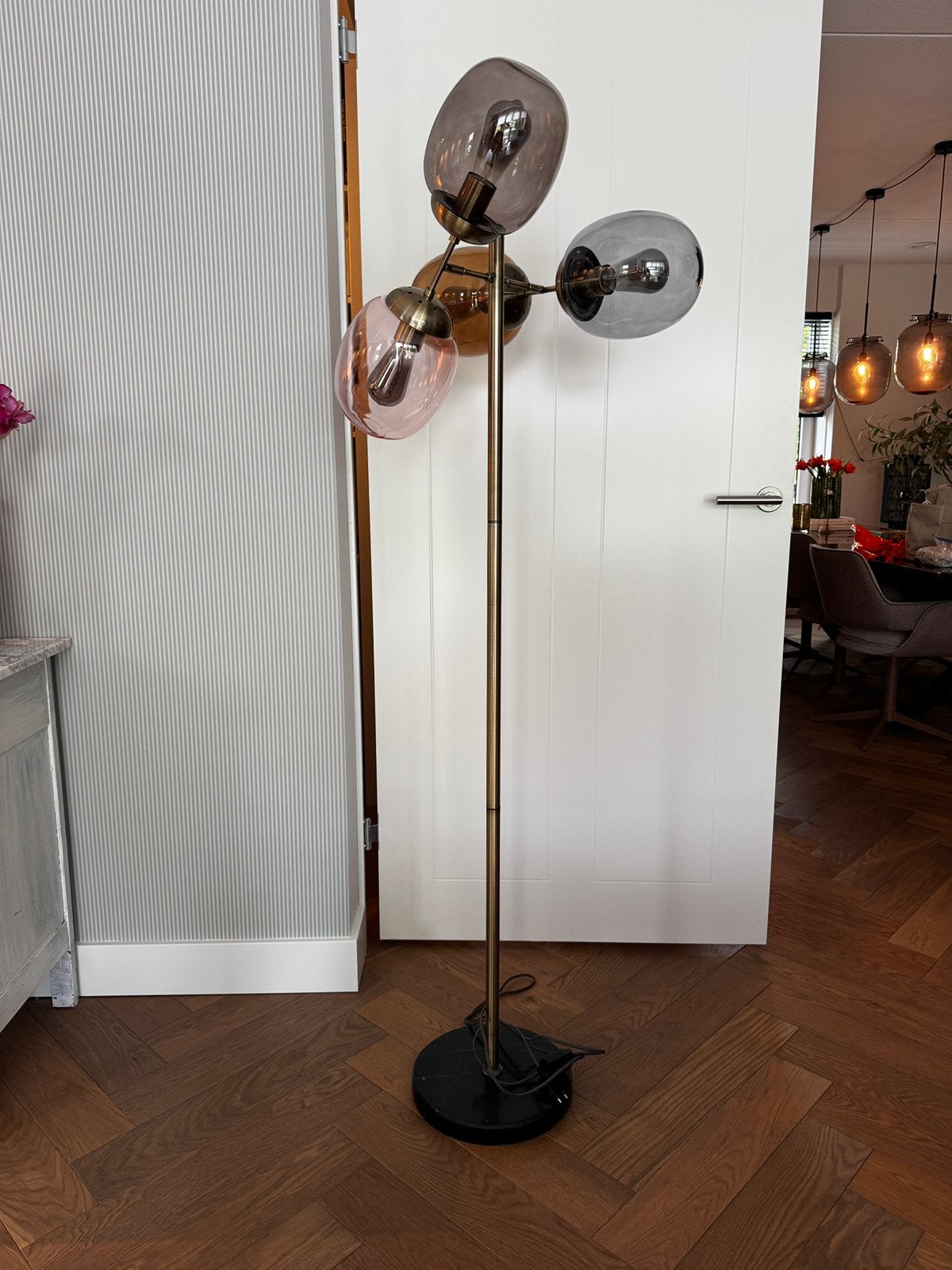 Staande lamp met glazen gekleurde bollen roze blauw grijs, Ophalen, Zo goed als nieuw, 150 tot 200 cm