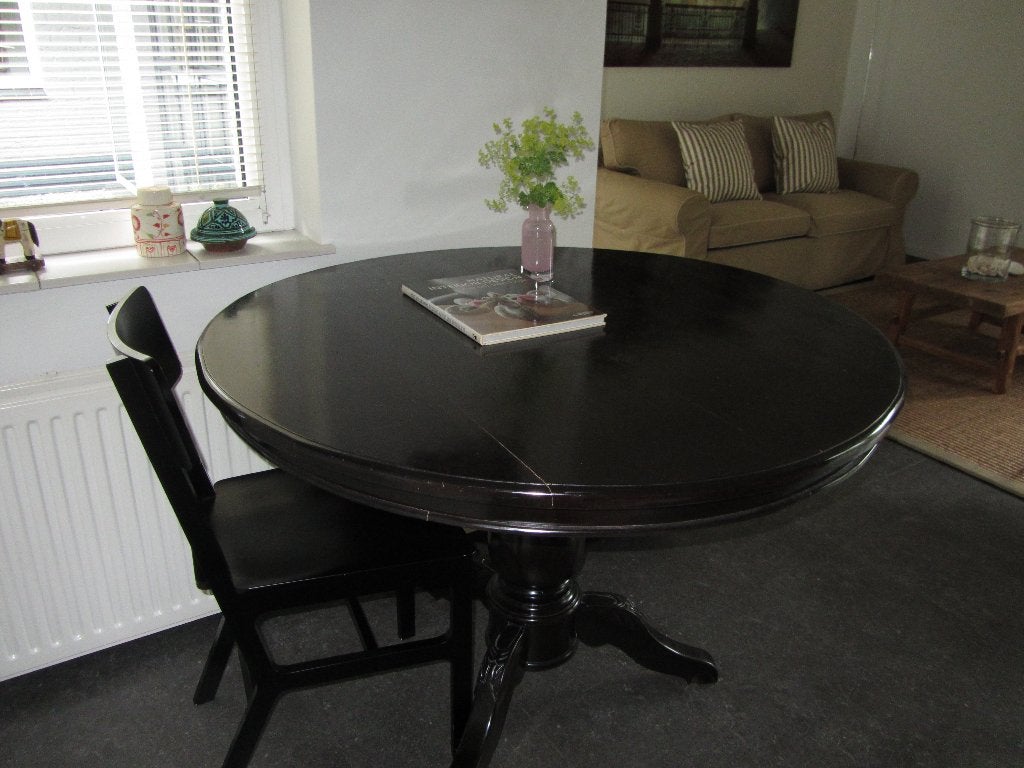 Eettafel rond bolpoot zwart teak, Huis en Inrichting, Tafels | Eettafels, Ophalen, Gebruikt, 100 tot 150 cm, 100 tot 150 cm
