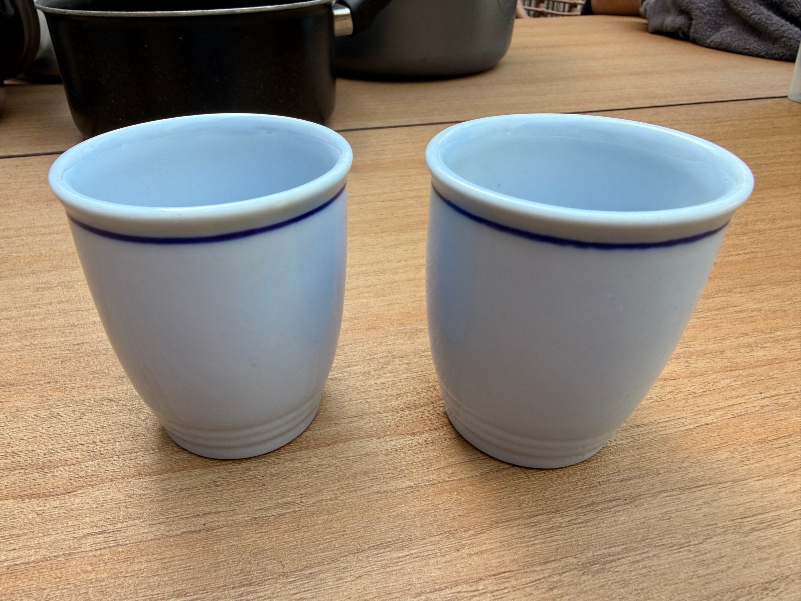Set van 2 Lilien Porzellan Austria kopjes, Ophalen of Verzenden