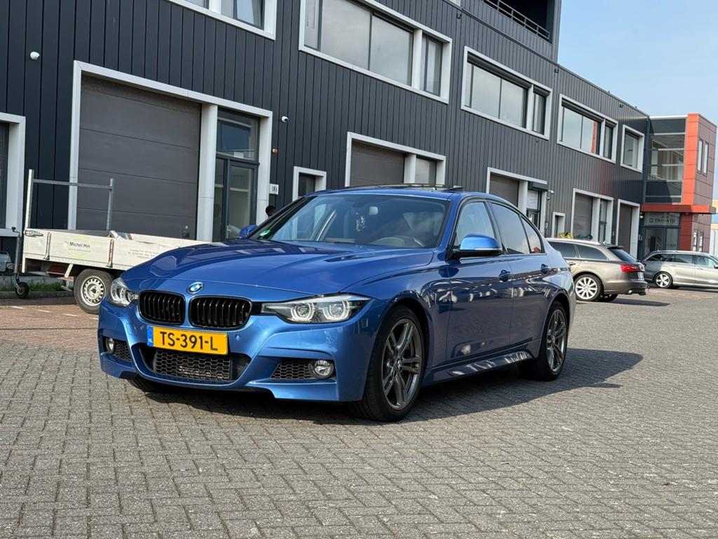 BMW 3-Serie 318i 136pk Aut 2018 Blauw, Auto's, BMW, Blauw, Origineel Nederlands, 75 €/maand, 3 cilinders