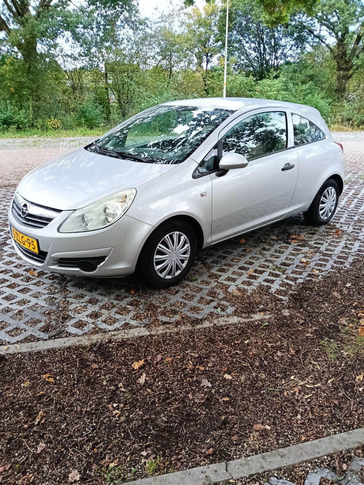 Opel Corsa 1.0 12V 3D 2009 Grijs, Auto's, Voorwielaandrijving, 450 kg, 40 €/maand, Handgeschakeld