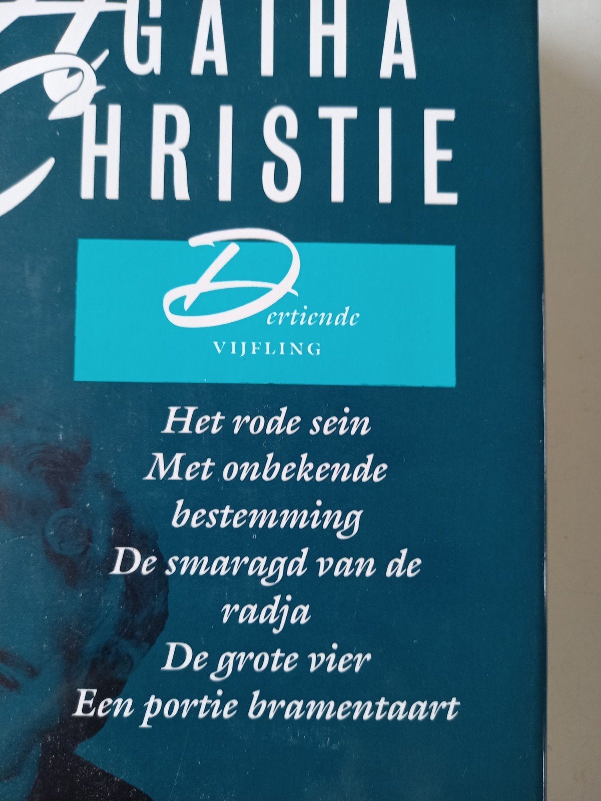 Agatha Christie: Dertiende Vijfling - Verhalenbundel, Ophalen of Verzenden, Gelezen, Agatha Christie