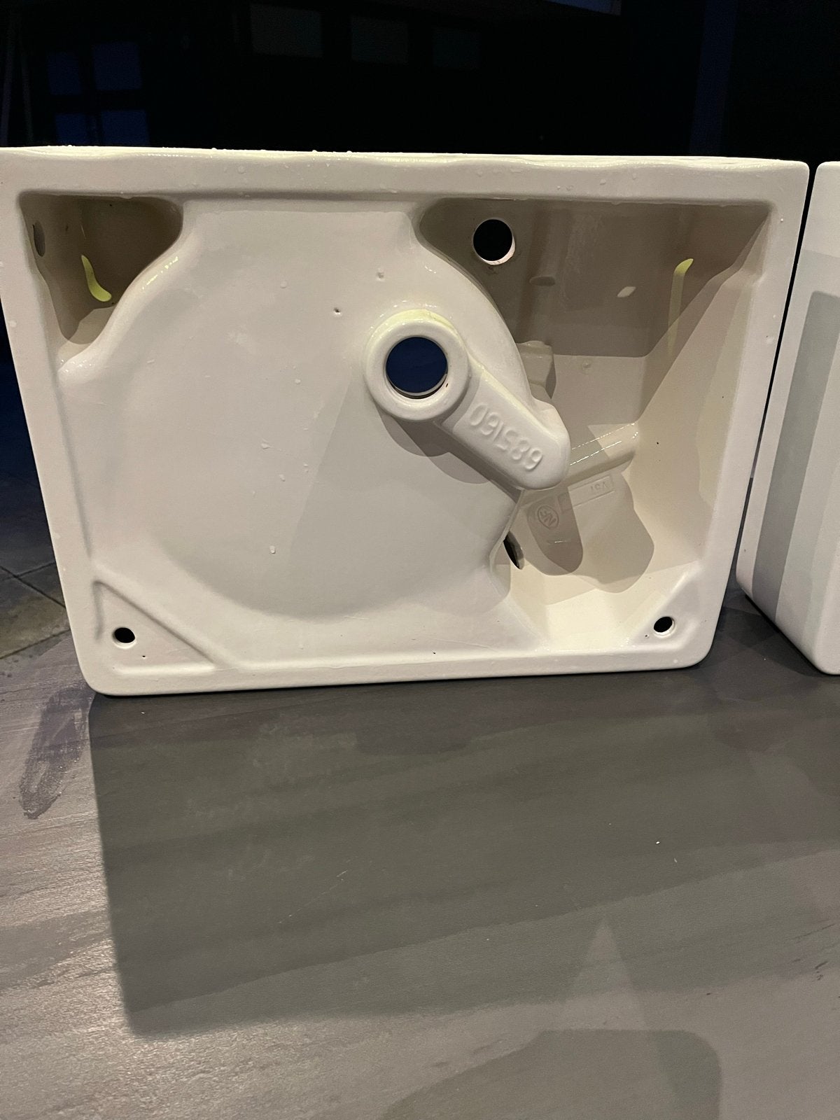 Twee witte keramische wastafels 60x45x18cm Duravit, Huis en Inrichting, Ophalen, Zo goed als nieuw