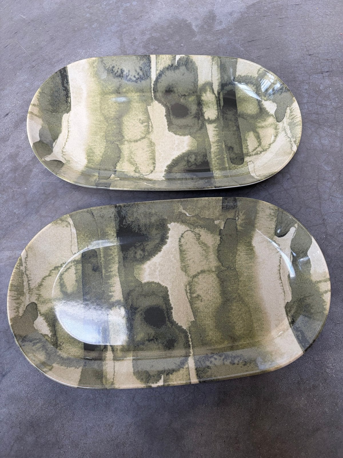 2x IKEA Serveerschaal - Groen- 32x18cm, Huis en Inrichting, Keuken | Servies, Keramiek, IKEA, Ophalen of Verzenden, Modern