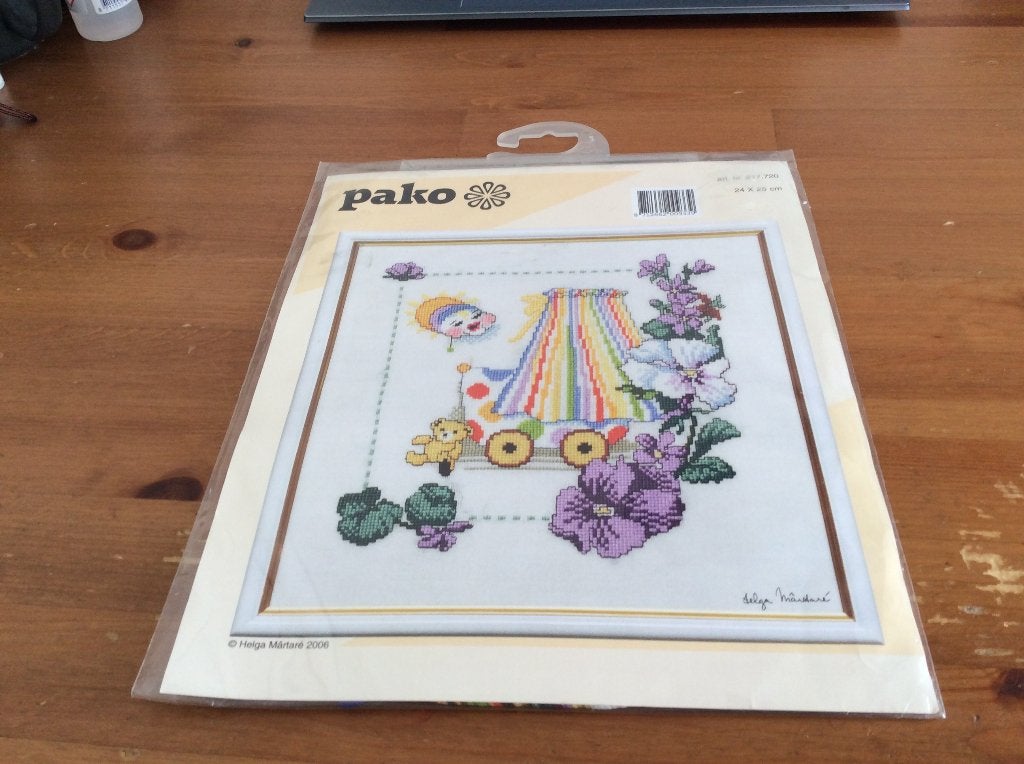 Pako borduurpakket Nr. 217720. Wieg met bloemen. Nieuw, Ophalen of Verzenden, Nieuw, Handborduren, Borduurpakket