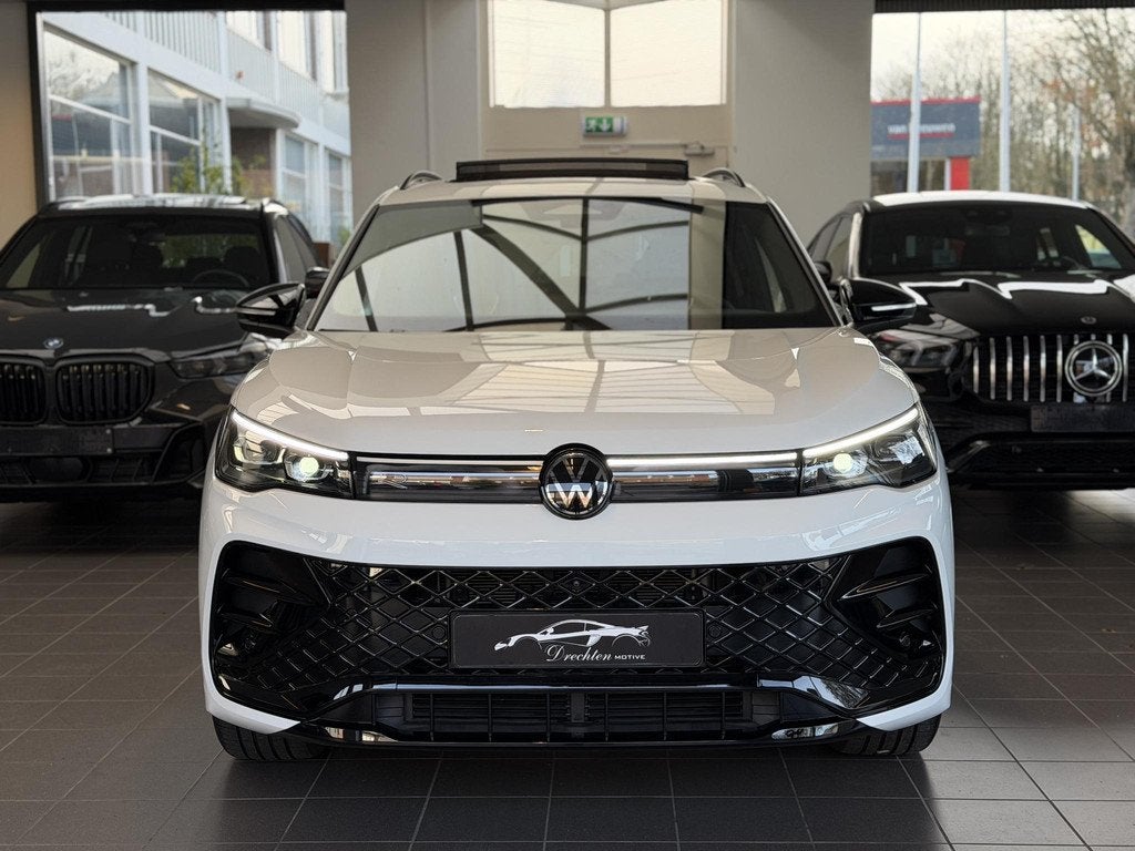 Volkswagen Tiguan 1.5 eTSI R-Line / Pano / Head-up / 360, Auto's, Volkswagen, 15 km/l, 4 cilinders, 150 pk, Wit