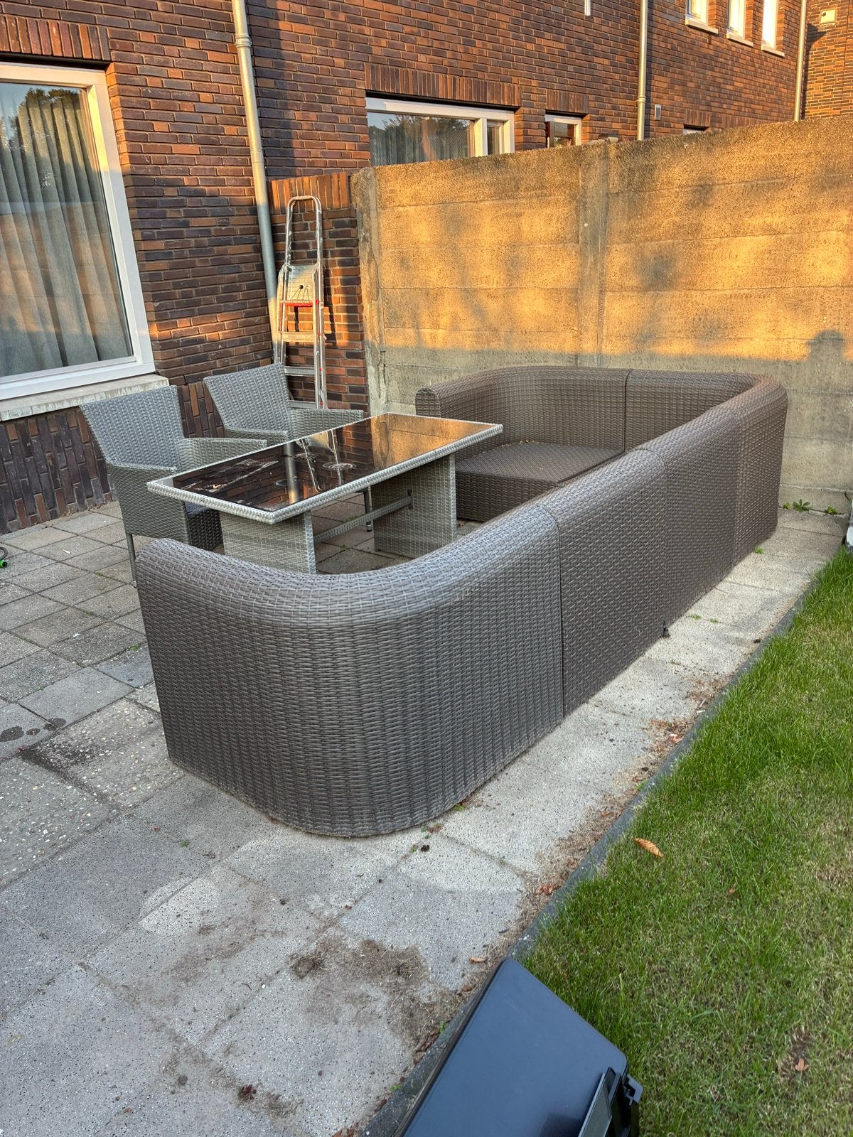 Foto 4 van Complete Wicker Loungeset met Kussens en Tafel