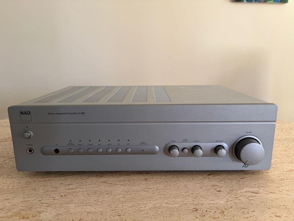 NAD C 352 Stereo Geïntegreerde Versterker, Zo goed als nieuw, 60 tot 120 watt, Stereo, Ophalen