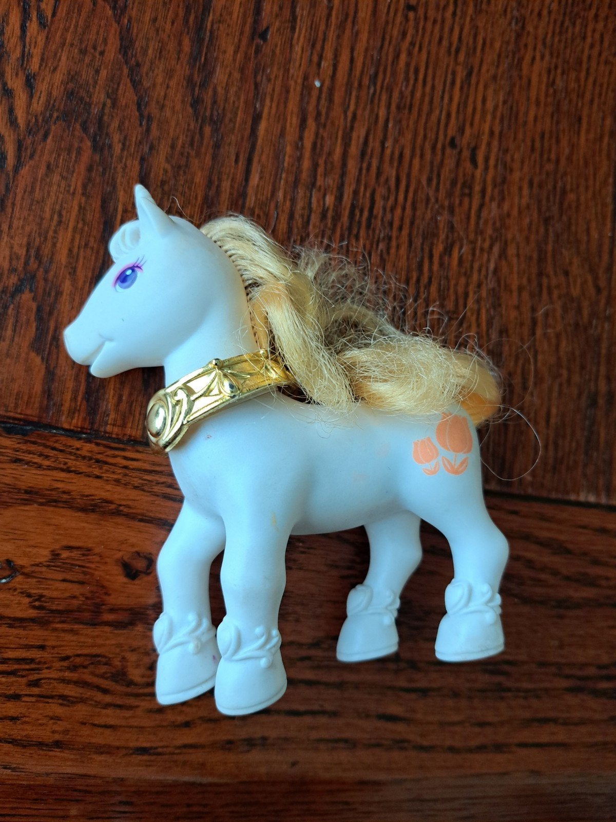 Chap Mei Cuty Pony - Wit paardje met gouden halsband, Ophalen of Verzenden